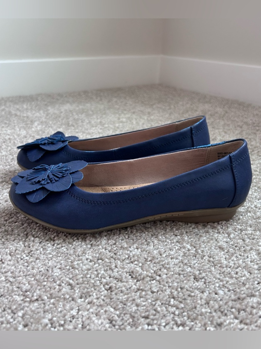 White Mountain Hudson Cobalt Blue Floral Ballet Flats Size 7 M Comfort EUC - Picture 2 of 12